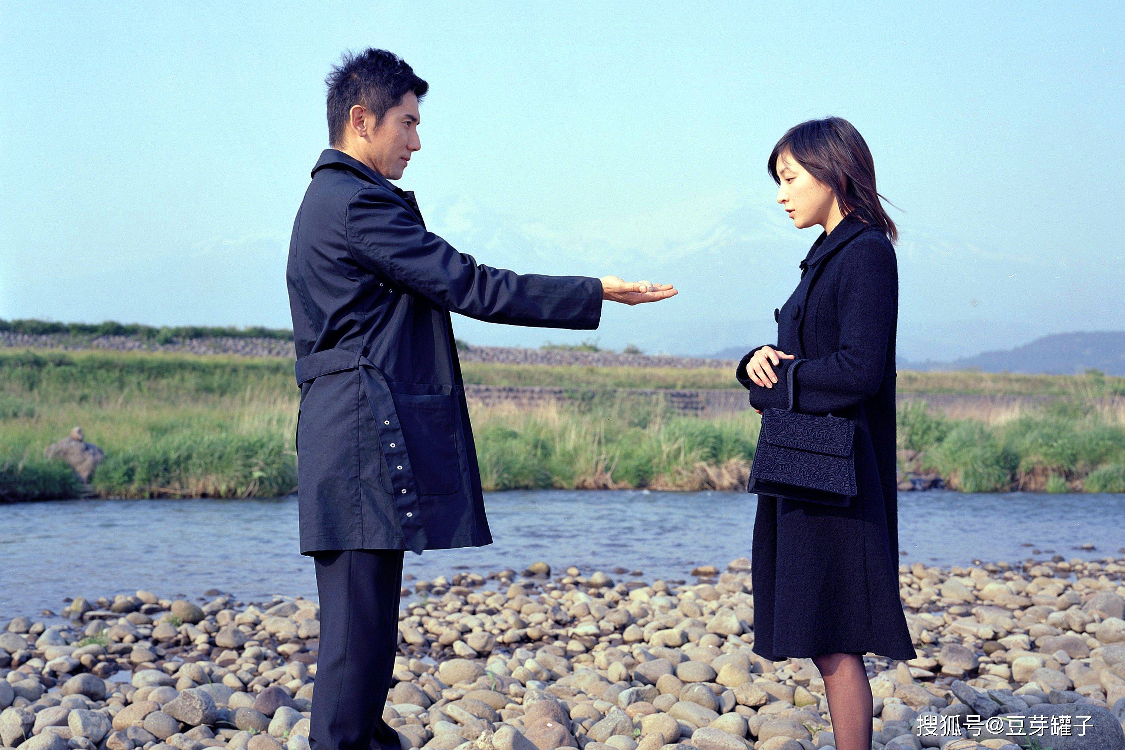 《入殓师》，日本奥斯卡获奖影片，讲述殡葬业让人生畏又温暖的事_工作_电影_逝者