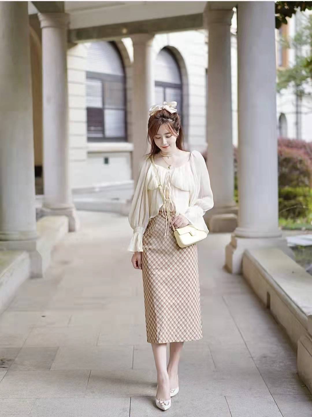 杏色搭配什么颜色的衣服好看