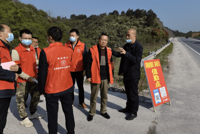 衡阳县界牌镇切实筑牢清明期间疫情防控网森林防火线