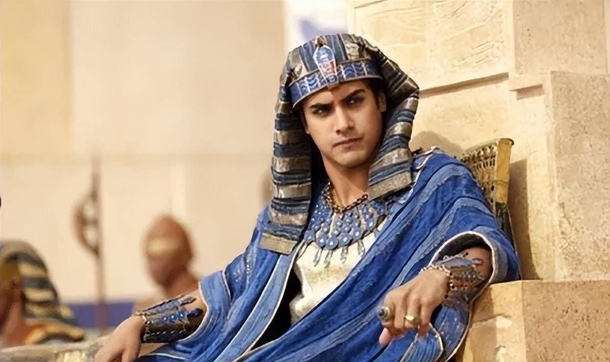 而且近亲结婚也是古埃及长久以来的习俗,且法老王作为太阳神在人间的