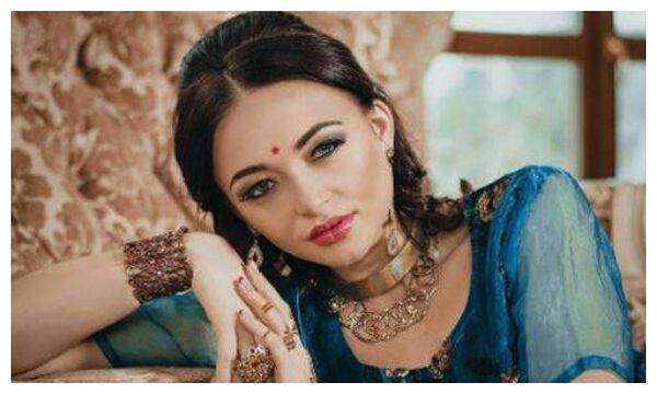 公元前605年左右,米底王国和古巴比伦王国联姻,安美依迪丝嫁给了古