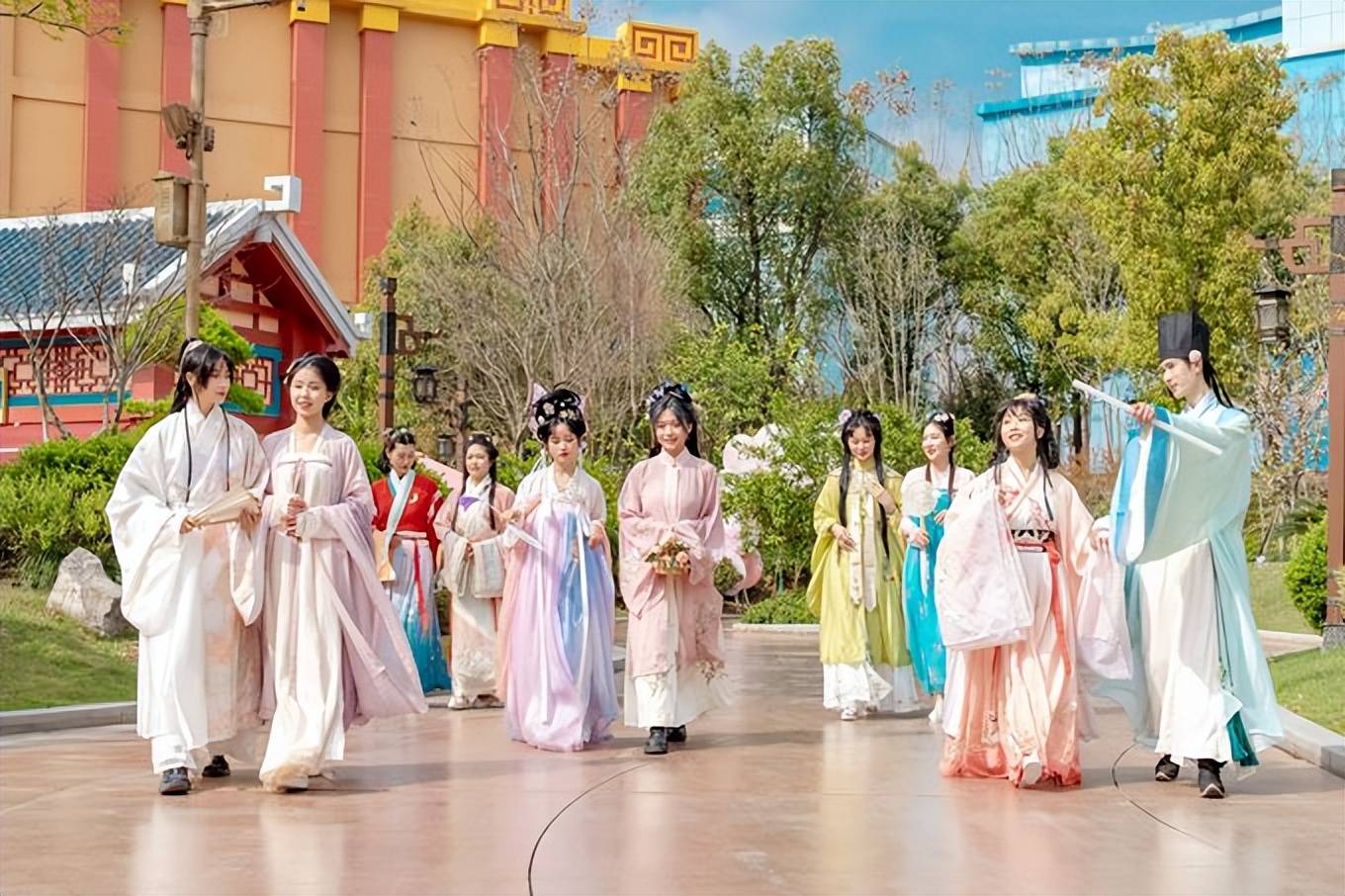 湖北荆州方特花朝节，来这里过一个中国传统节日，充满温馨和浪漫