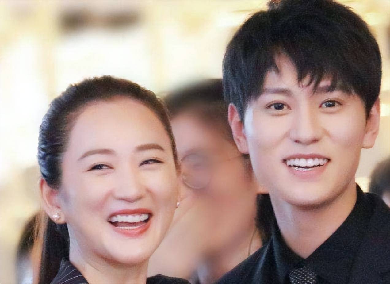 原创杨紫前任秦俊杰亲姐为捧他退圈为一碗胡辣汤毁掉星途值得吗
