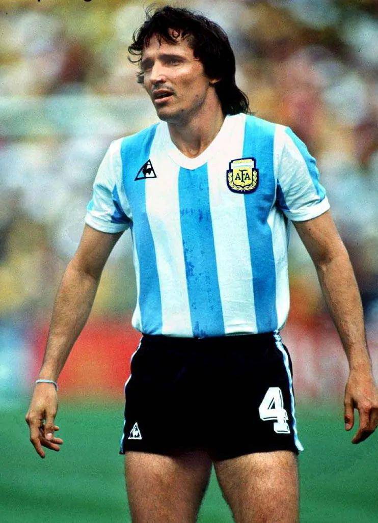 去年金球奖该给莱万 阿根廷有他必拿世界杯_贝尔托尼_梅西_波兰