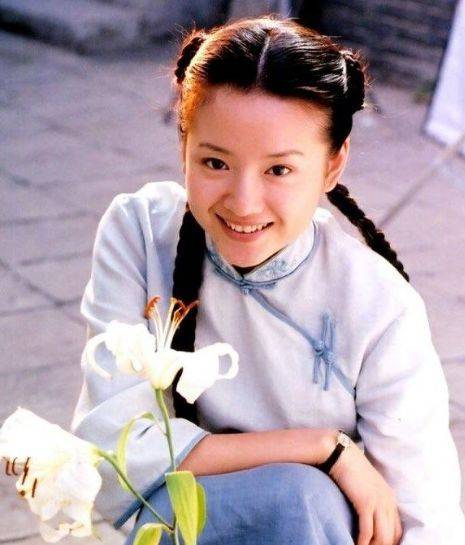 "谋女郎"出道,曾是观众心目中的女神,如今靠反派翻红_董洁_事业