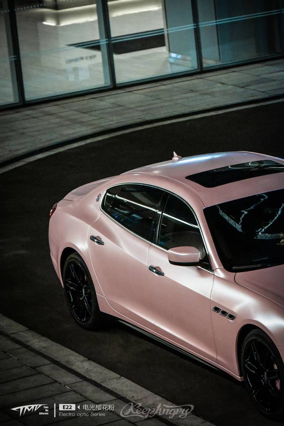 优雅又不失率真,玛莎拉蒂吉博力电光樱花粉改色膜 tmd潮牌