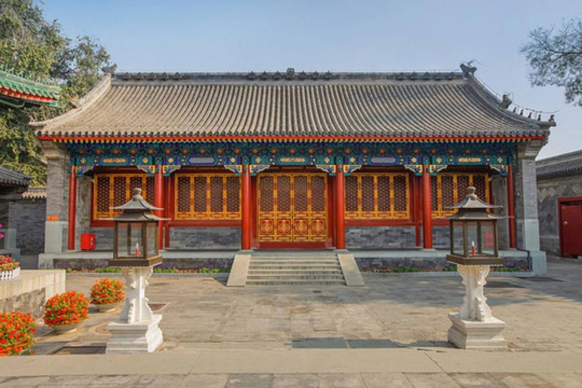 嘉乐堂)但当时胆大的和珅不仅私自囤积和使用金丝楠木用来建造府邸,竟