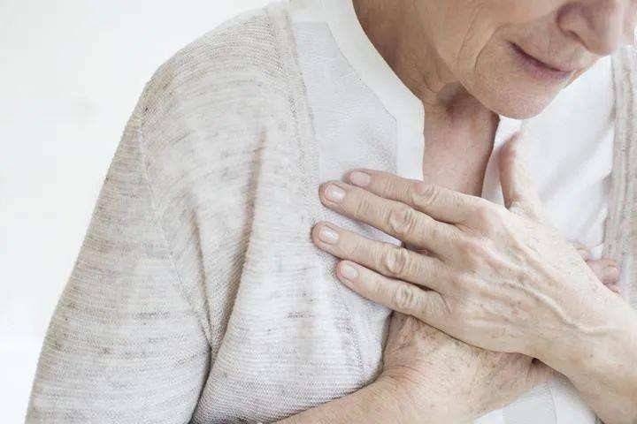 此外,心阳虚衰,鼓舞血液运行的力度不够,导致血运不畅,气机阻滞,则可