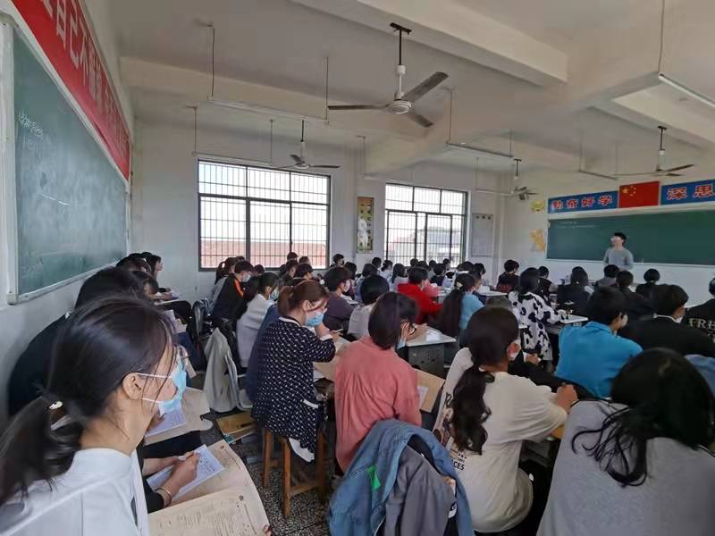 澧县复兴镇中学名师引领以研促教