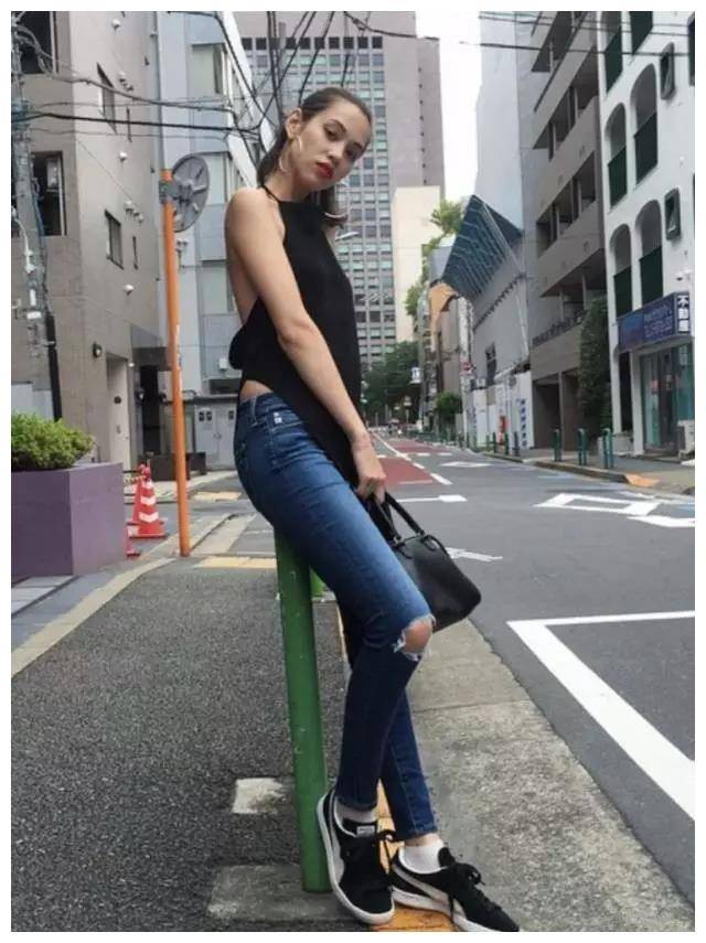 穿衣打扮就得学水原希子 没身材没身高不靠颜值 凭借着自信完胜 礼服 穿着 很漂亮