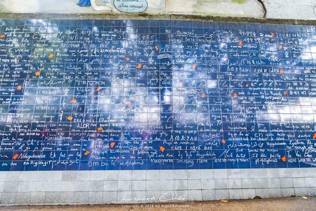 巴黎有座爱墙，上百种字体写了我爱你3个字，用全世界去表达爱意