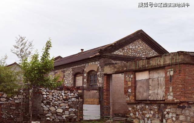 巨流河火车站遗址保留的铁路建筑类型是非常丰富的,在一个小村子中