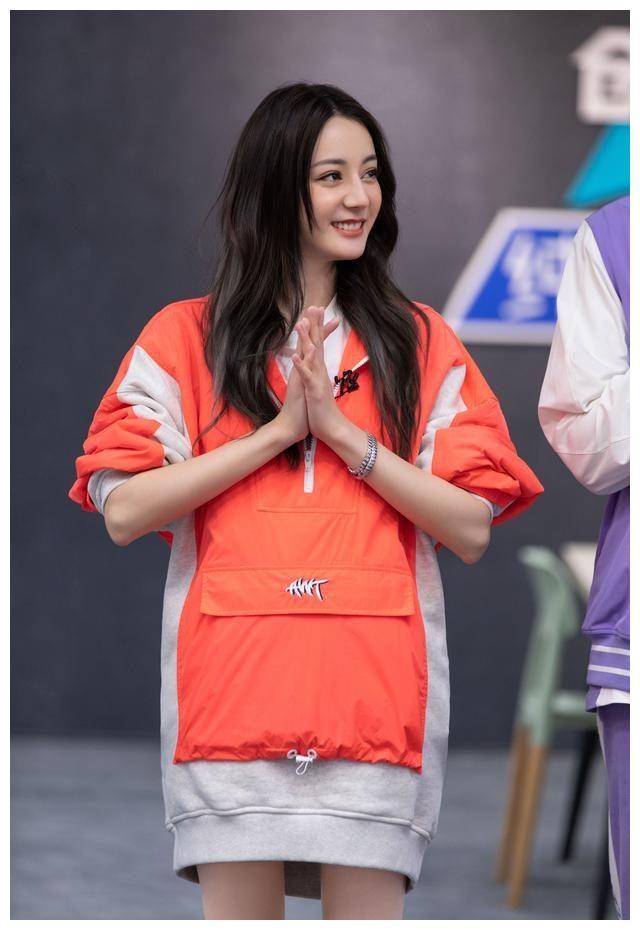 热巴的活动搭配见得多了,私服这么会穿你知道吗?