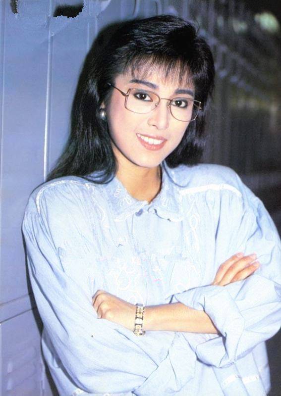 原创
“港风美人”米雪太会穿,和张学友同框似少女,因黄蓉一炮而红