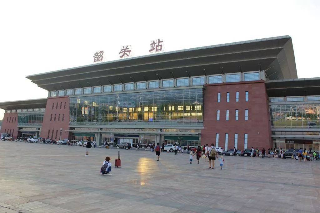 就拿韶关来说,没有流动人口,高铁,高速公路就算再齐备,顶多也只是一个