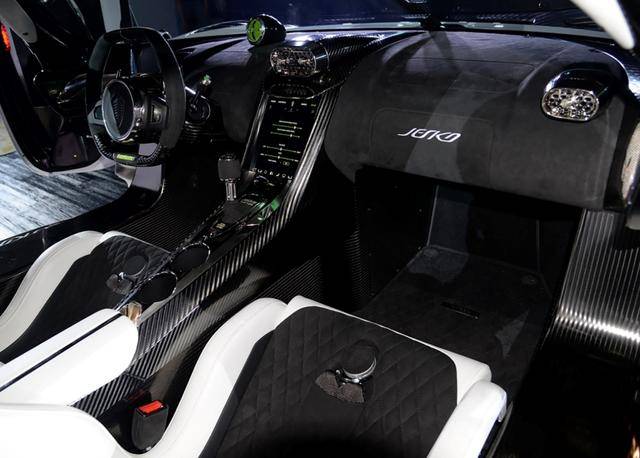 原创性能怪兽价格昂贵造型拉轰的柯尼塞格jesko配50t发动机