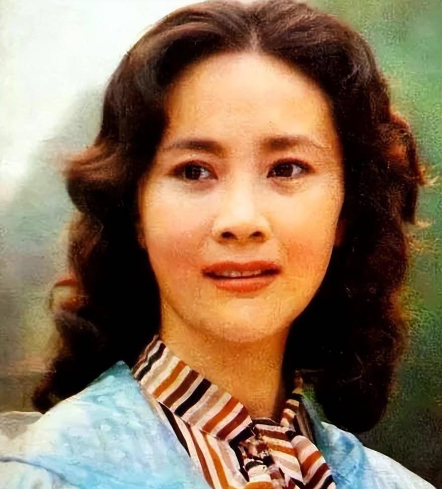 80年代的演员顾永菲主持过春晚两婚两离后和女儿相依为命