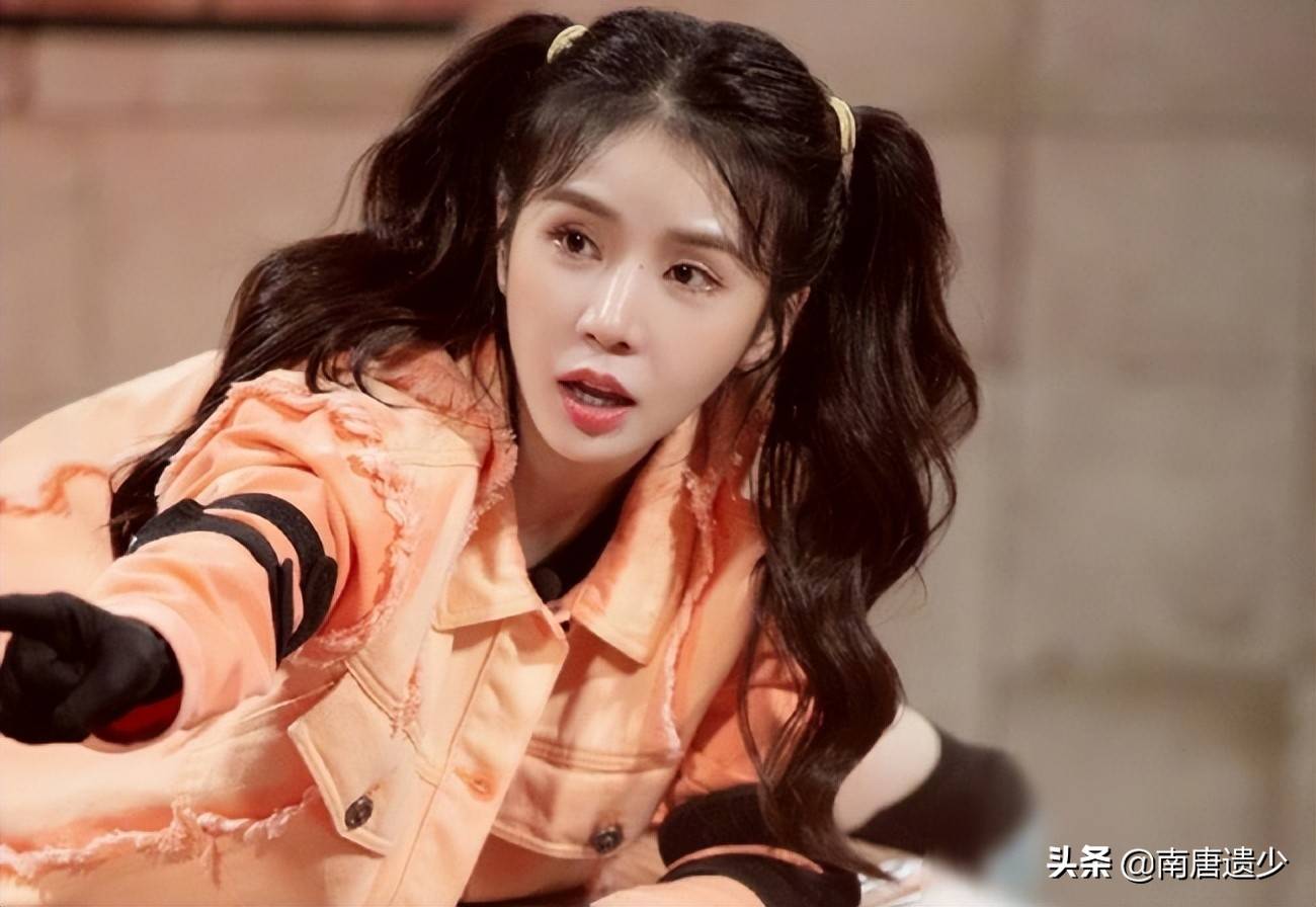 回到中国发展后,曹璐首先签约乐华娱乐,然后转到天娱传媒.