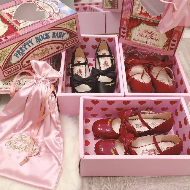 可以用来收纳小物除了高颜值之外,洛丽塔"飞机盒"还