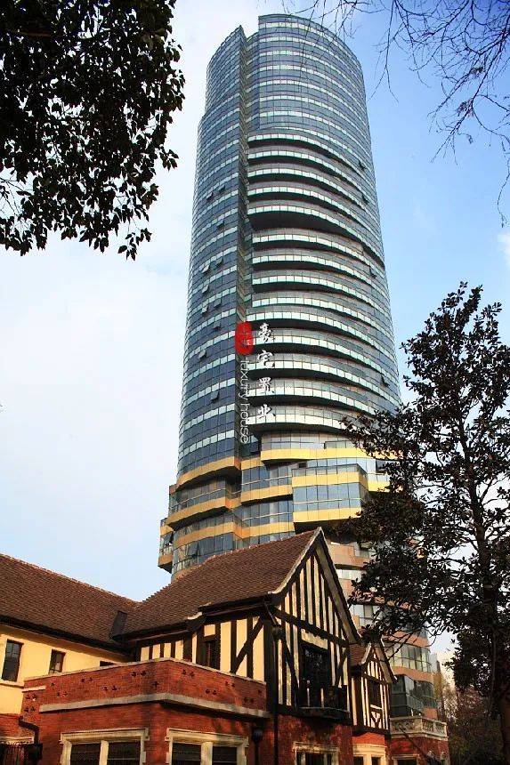 长宁区次新房中星美华邨242平环幕大平层3000万最具性价比4房