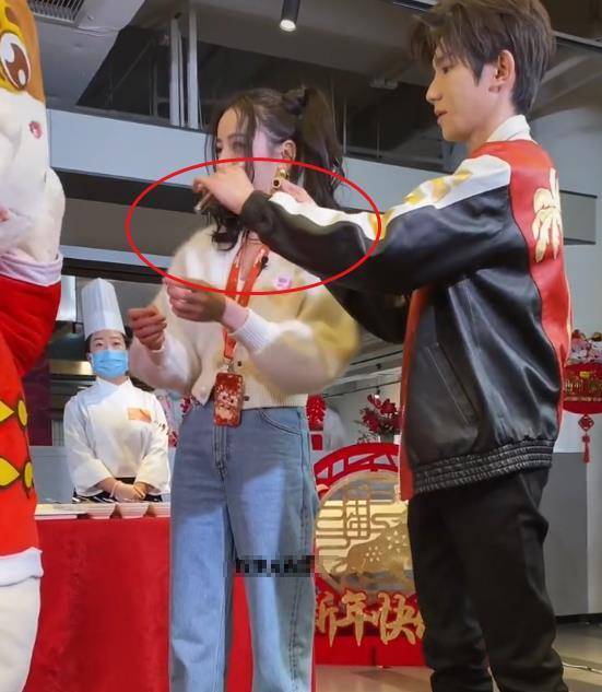 原创迪丽热巴双马尾出席嫩得像是18岁少女王源都忍不住主动撩她