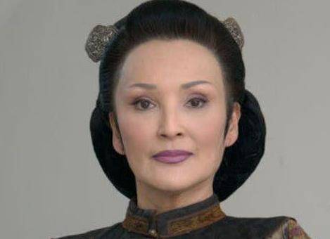 同时她也大方嘲讽车轩是"不知道自己是多么大的一棵