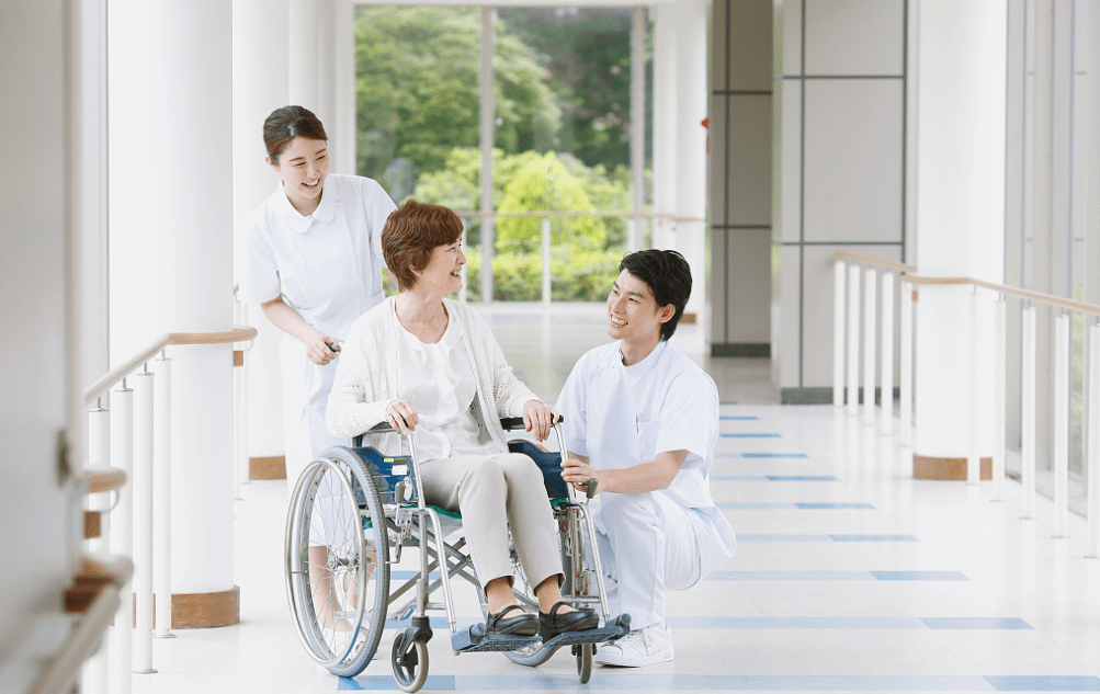 护理员如何与老年人高效沟通?建议收藏!_长者_话题_方式跟