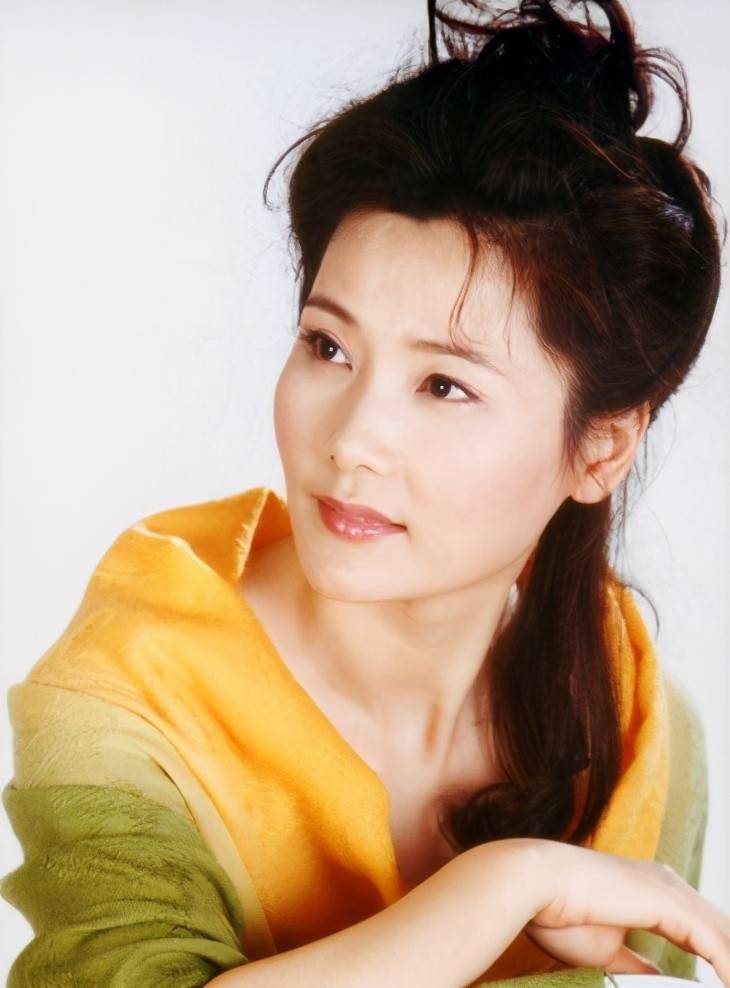 何赛飞年轻时有多美?