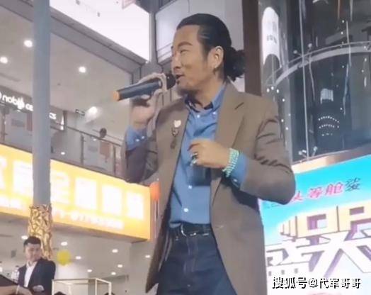 原创一婚娶知名女作家，二婚娶小11岁选美冠军，如今58岁的他怎样了？
