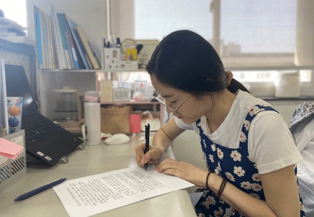 原创女教师穿jk制服上课却被家长指责有伤风化老师有穿衣自由吗