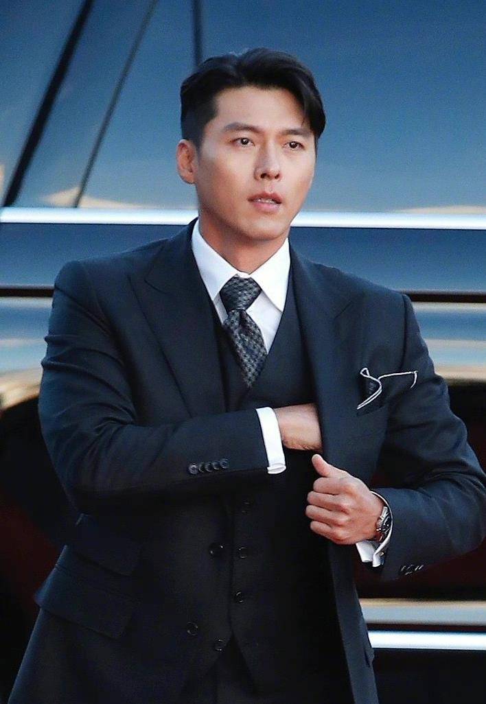 原创37岁玄彬久违走红毯近照变化大比迫降还帅穿西装黑不少