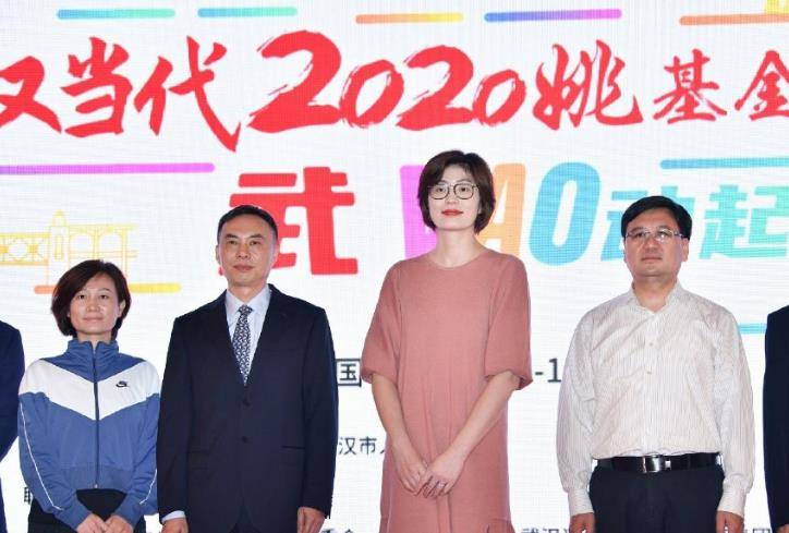 原创姚明妻子叶莉近照曝光装扮简洁却展现优雅气质身高成最大焦点