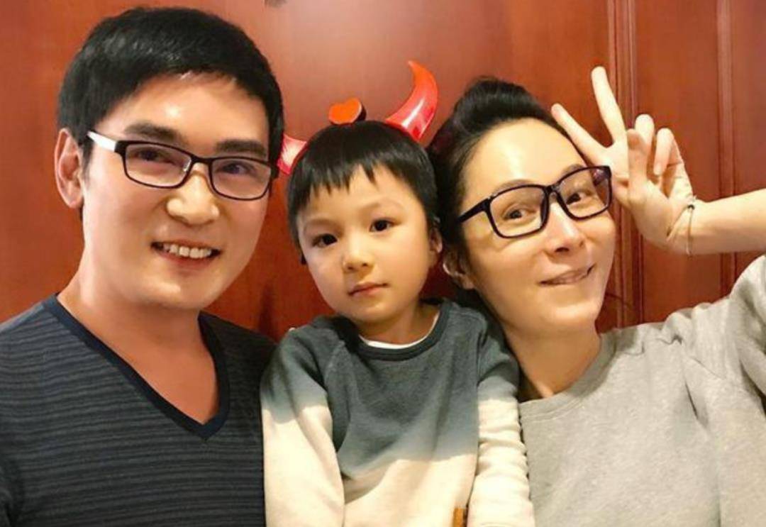 原创焦恩俊近照大变胡子拉渣肚腩尽显曾被历任老婆嫌弃