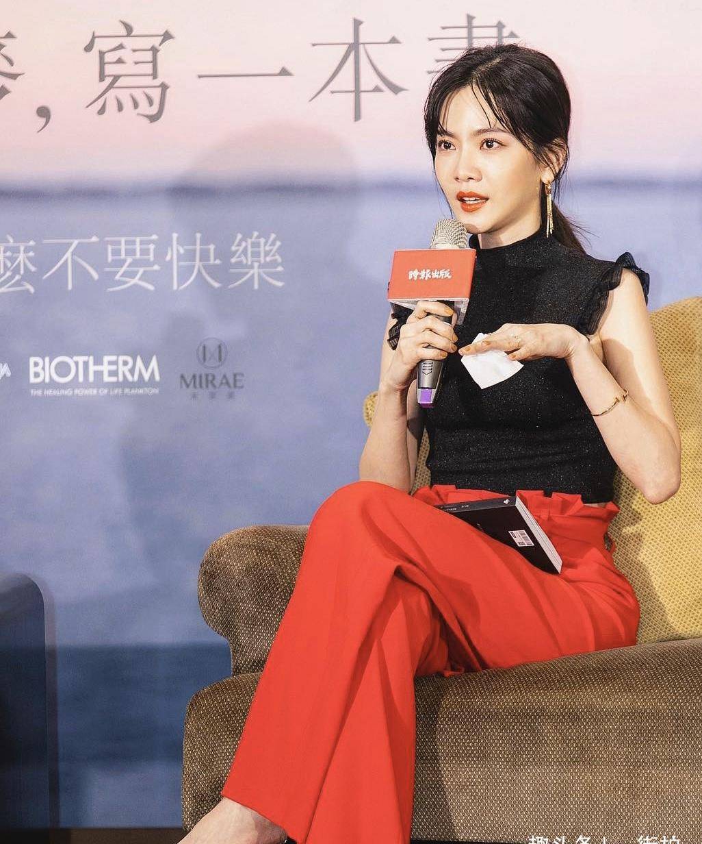 原创辰亦儒曾之乔婚后首次秀恩爱俩人相差8岁外表看不出真的幸福