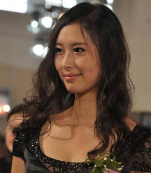 翟凌我遭前男友报复全网皆知事业尽毁嫁入豪门后生活美满