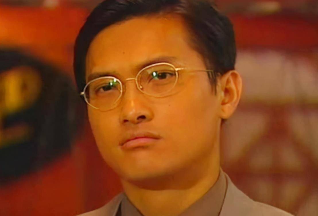 名字叫做雪山飞狐,而这部作品里面的胡一刀就是由他饰演的,其实陈锦鸿