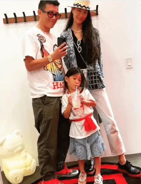 有种“整容”叫陈冠希结婚，超模老婆变化不大，他却像换个人