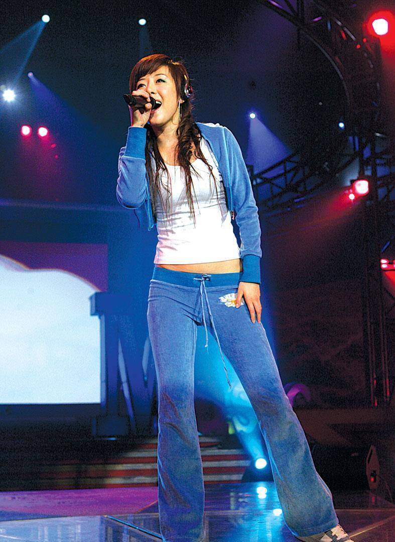 她是最不红的超女冠军,参加《浪姐2》失误严重,被黄晓明说泪崩_安又琪