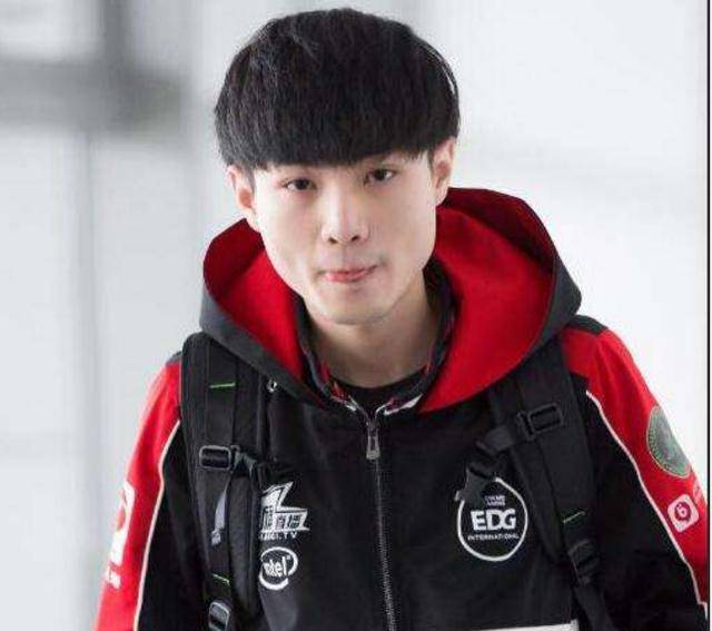 康帝后继有人,lpl又出主w蛮王,小虎女友再添一把火_haro_西西_前途