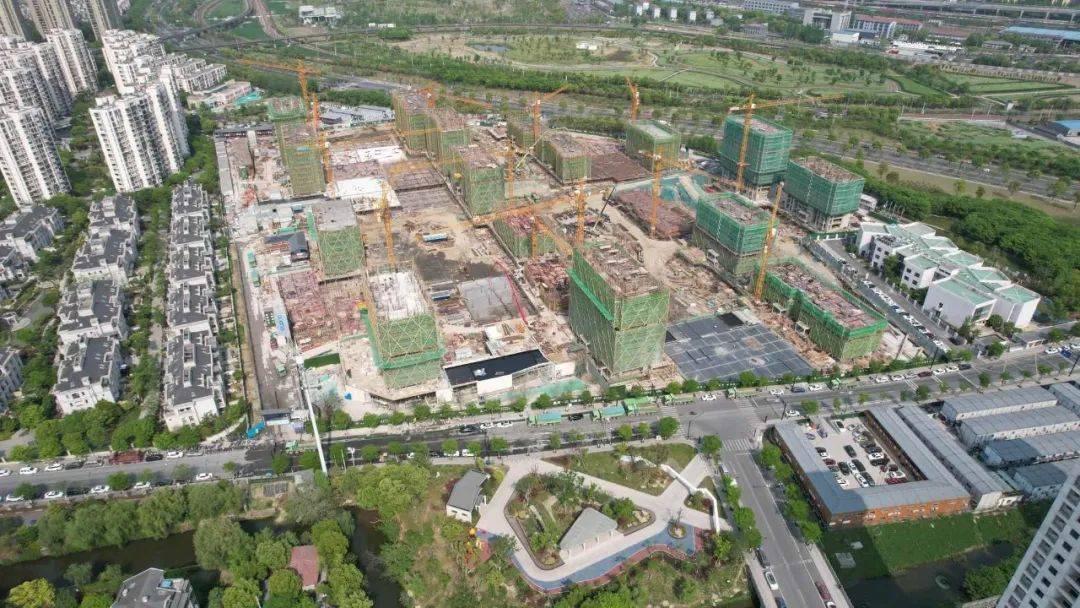 精装限价2.4万/㎡住绿城地铁大盘,学校、商场就在家楼下!_搜狐网