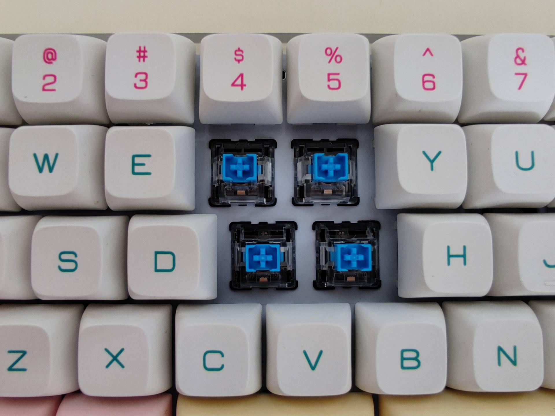 clickclick让你爱上打字的感觉环诺防尘青轴