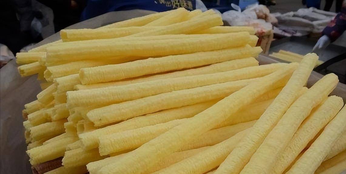 26,玉米棒这个是用玉米制作出来的一种膨化食物,曾经在农村就有人来做
