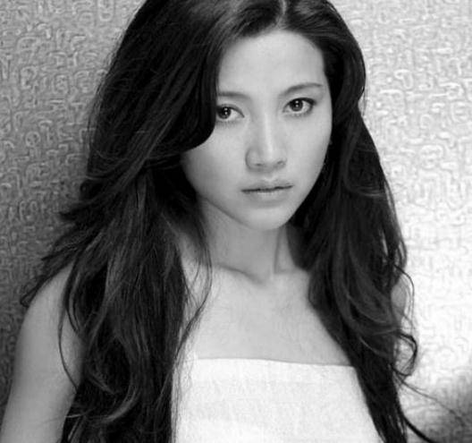 之后更是用心刻画了太多经典的角色,例如《猎场》中的舒静,《阳光法庭