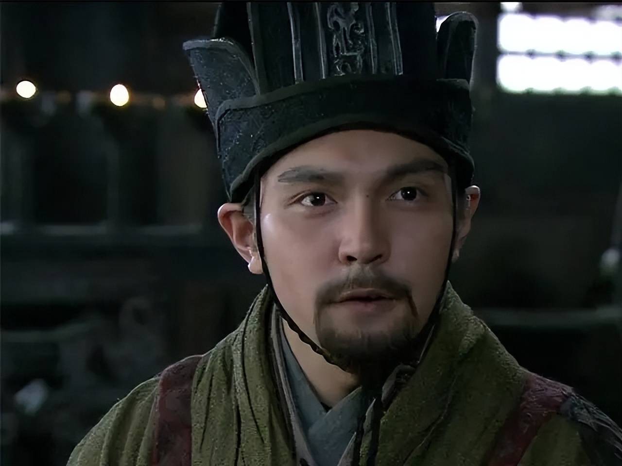 庞统生于公元179年,荆州襄阳人士,因为才华受到了当时襄阳名士水镜