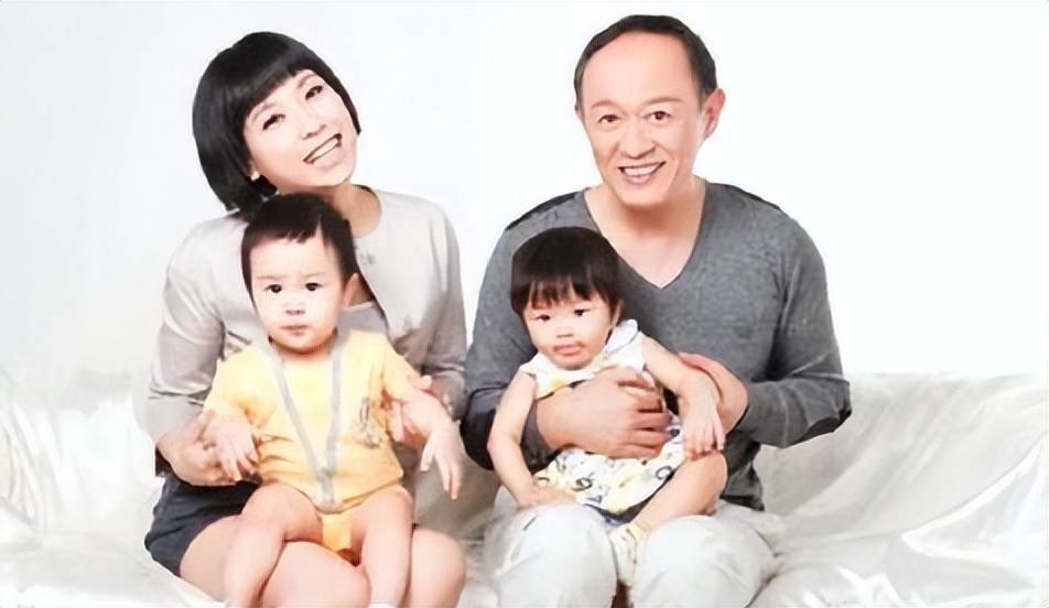 原创金士杰比太太大25岁60岁才当爸心愿是身体健康能照顾孩子