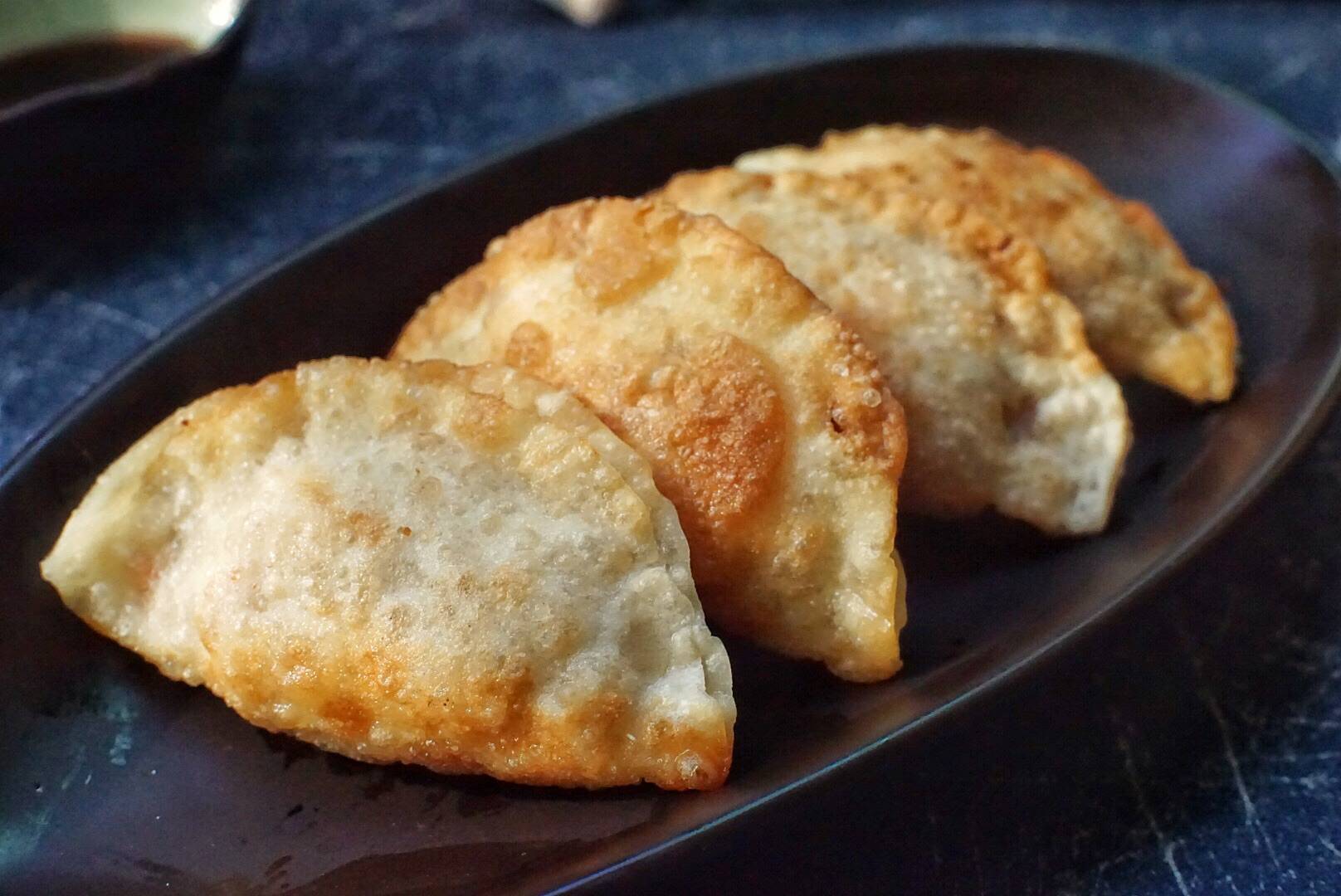 用芋頭做的煎餃,外酥裡香,沒吃過的可以試試_杏鮑菇_胡蘿蔔_餃子