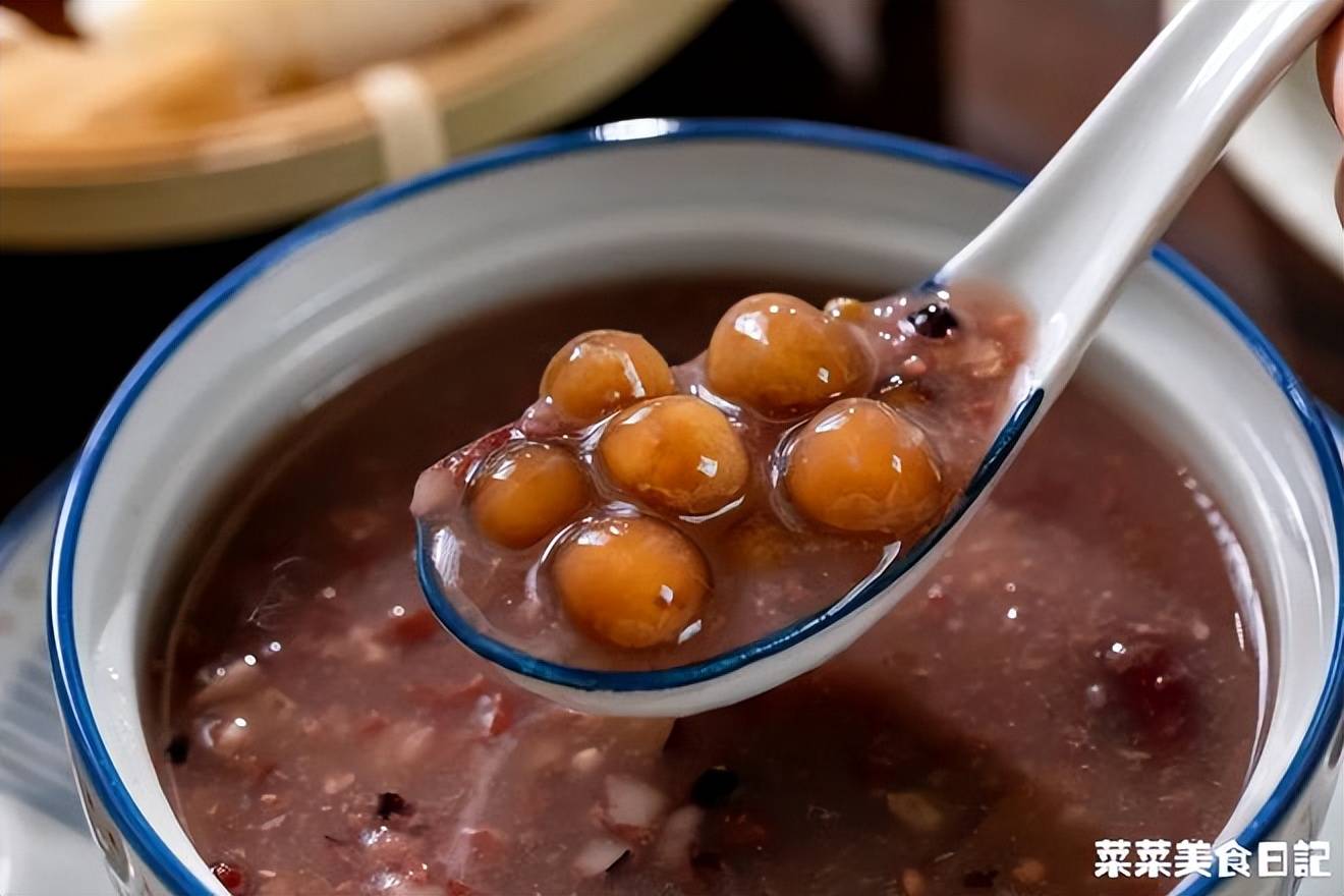 山楂珍珠粥 -[ 食材 ]八宝粥:八宝粥料100g 水1200g 山楂糕丁适量