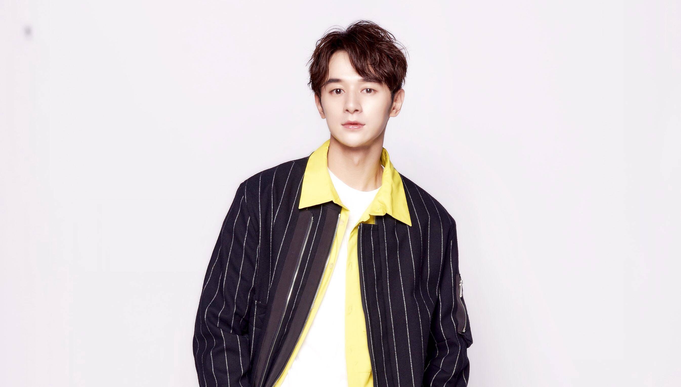 张轩睿1992年出生,他是新生代艺人,出演过《放弃我抓紧我》《狼王子》