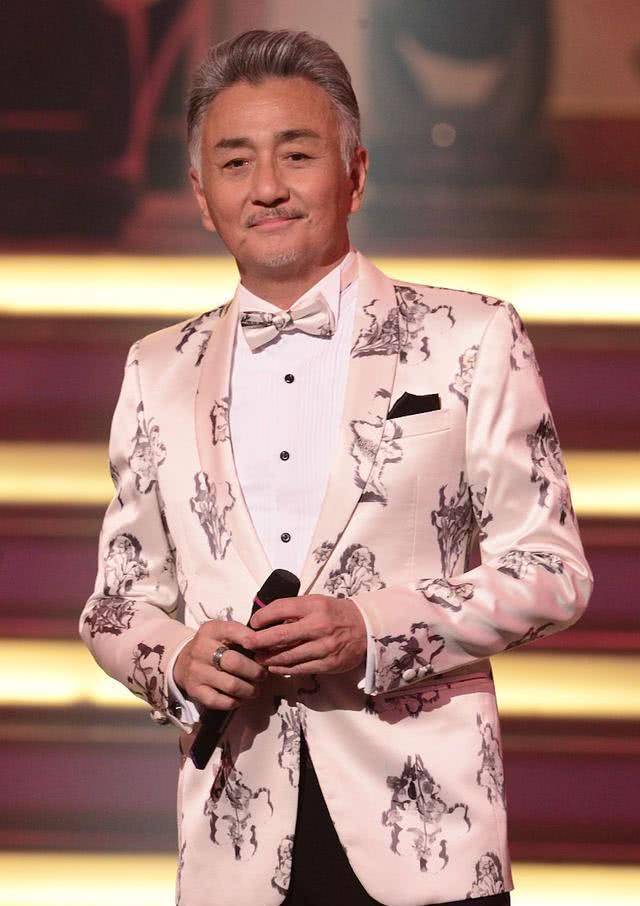 60岁吴岱融实力宠妻半亿房产全写钟淑慧名下,两人相爱25年感情如初