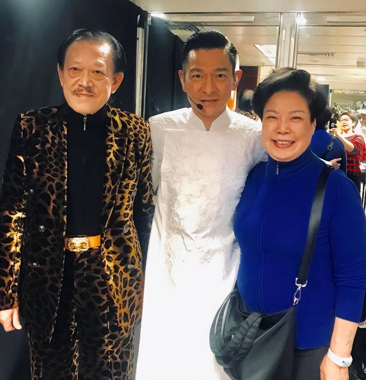 刘德华好心办坏事替干爹刘山本处理后事对方家族却因此内讧